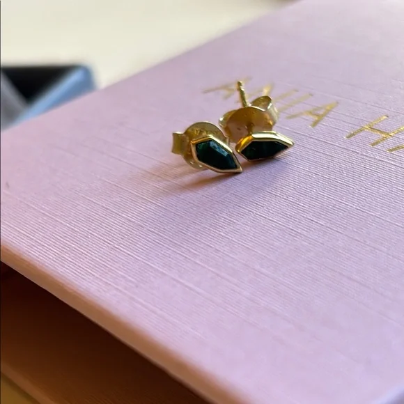 Ania Haie SECOND NATURE - MALACHITE EMBLEM STUD EARRINGS - Picture 3 of 4